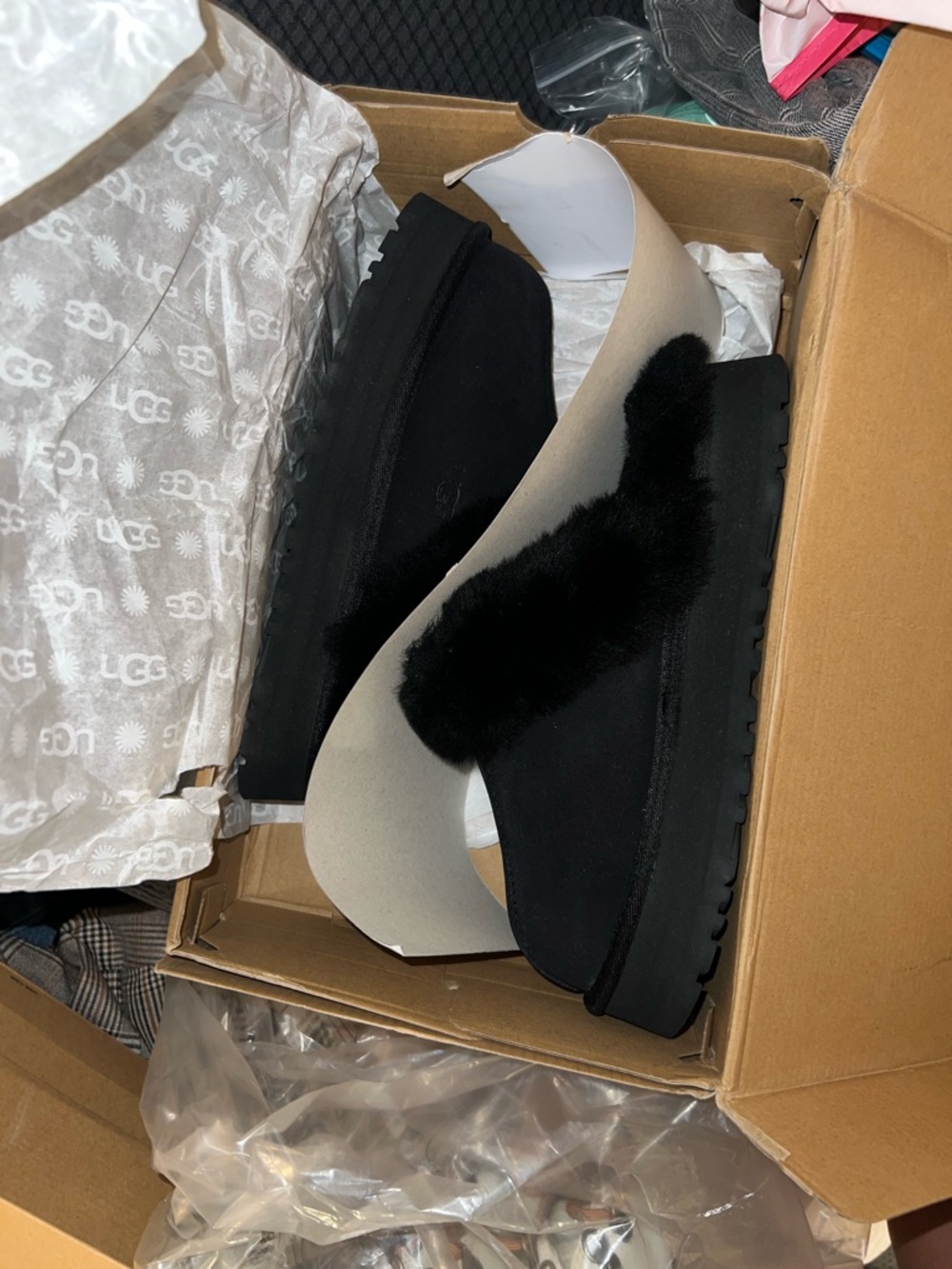 New in Box Ugg Disquette Black 1 Inch Platform Sheep Fur Slippers - Picture 9 of 10